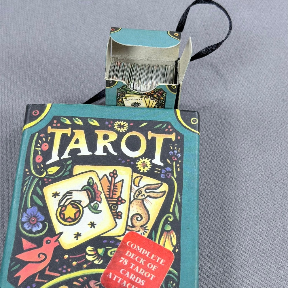 Tarot Nova Green Tarot Deck and Attached Pouch - Picture 4 of 7